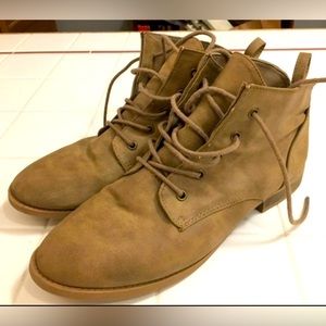 American Eagle Women’s Boots (Size 9.5)